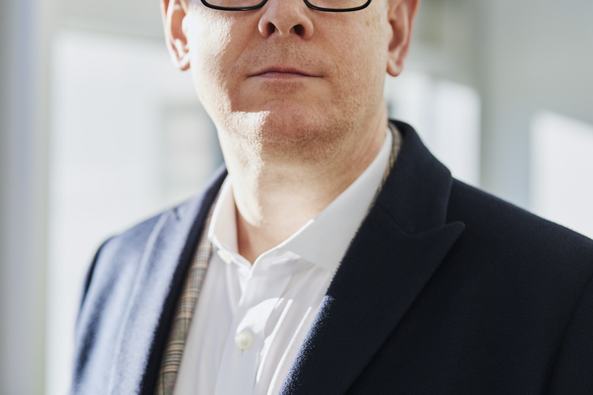 Célébration succès lancement site web entreprise locale Yverdon-les-Bains projet réussi CyberClinique